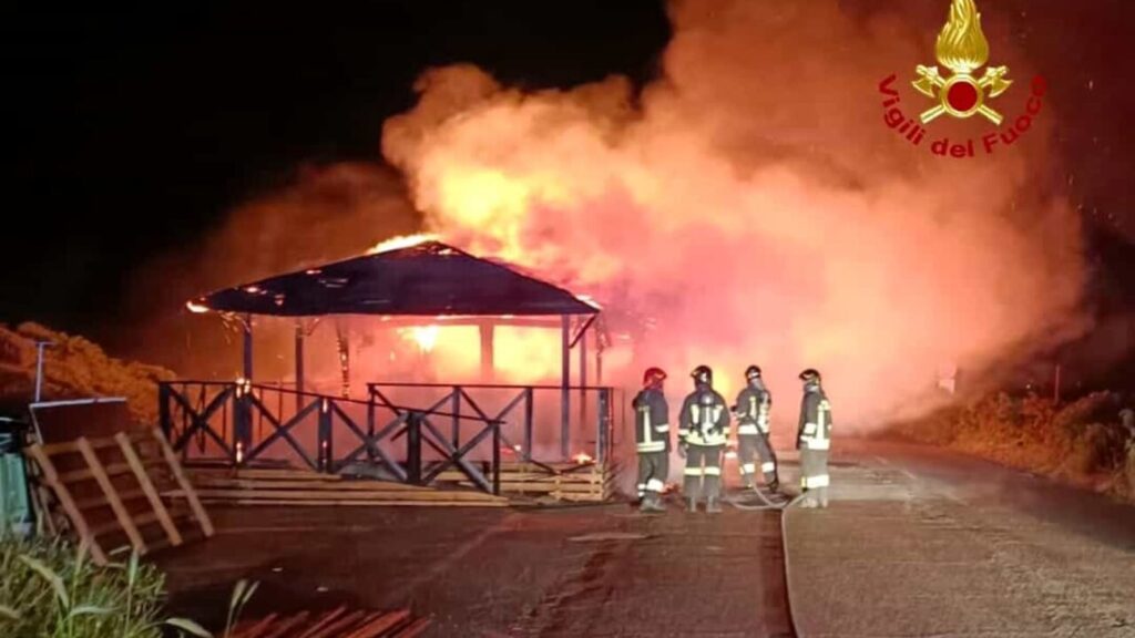 incendio chioschi pd latina